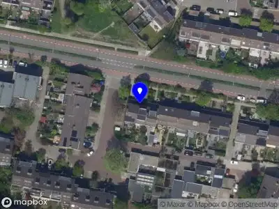 Ambulance met grote spoed naar de Veluwemeerlaan in Leiden
