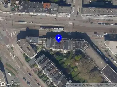 Ambulance met grote spoed naar de Vierambachtsstraat in Rotterdam