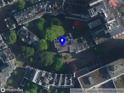 Ambulance met gepaste spoed naar de Tesselschadestraat in Amsterdam