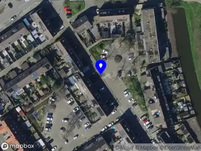 Ambulance met grote spoed naar de Vuursteenkreek in Spijkenisse