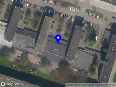 Ambulance met grote spoed naar de Van Baerlestraat in Vlaardingen