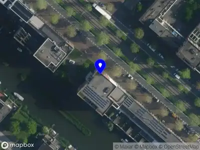 Ambulance met grote spoed naar de IJburglaan in Amsterdam