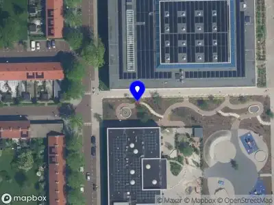 Ambulance met grote spoed naar de Jacob Geelstraat in Amsterdam