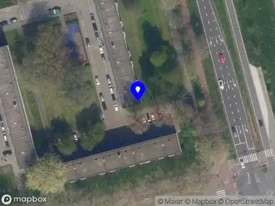 Ambulance met grote spoed naar de Blaauwstraat in Rotterdam