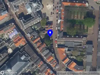 Ambulance met grote spoed naar de Lange Achterweg in Schiedam