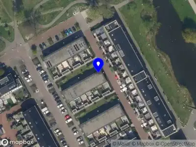 Ambulance met grote spoed naar de Speenkruidstraat in Vlaardingen