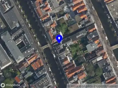 Ambulance met gepaste spoed naar de Nickersteeg in Delft