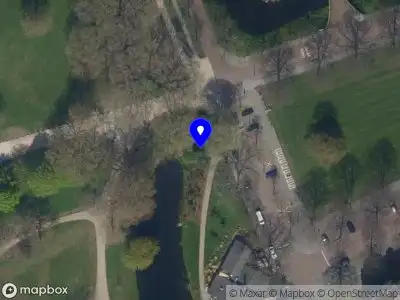 Brandweer met grote spoed naar de Willemsplein in Rotterdam vanwege personen te water