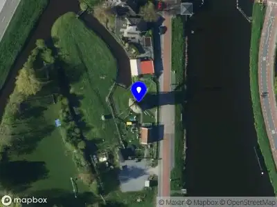 Ambulance met grote spoed naar de Oude Helderseweg in Alkmaar