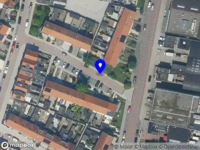 Ambulance met gepaste spoed naar de Anemonenstraat in Volendam