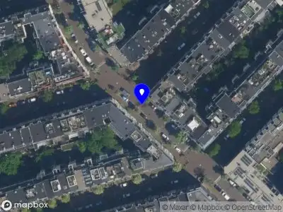 Brandweer met grote spoed naar de Fannius Scholtenstraat in Amsterdam