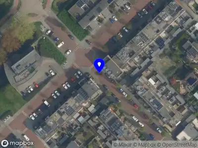 Ambulance met grote spoed naar de Hofje van Maat in Poeldijk