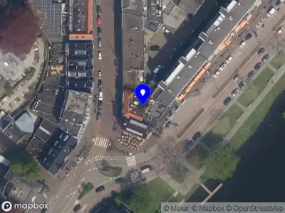 Ambulance met grote spoed naar de Weissenbruchlaan in Rotterdam