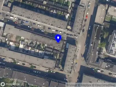 Ambulance met grote spoed naar de Rietvinkstraat in Rotterdam