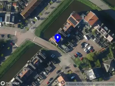 Ambulance met grote spoed naar de Torenburg in Obdam