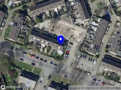 Brandweer met gepaste spoed naar de Johannes Posthof in Hoogvliet Rotterdam