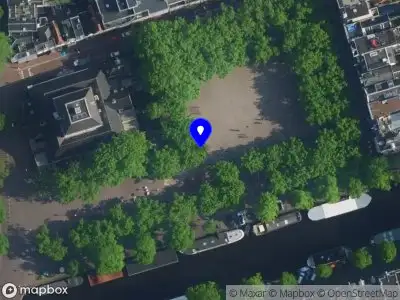 Ambulance met gepaste spoed naar de Amstelveld in Amsterdam