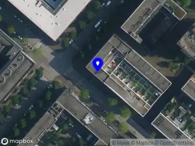 Ambulance met grote spoed naar de Sanne Sanneshof in Amsterdam