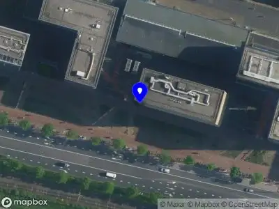 Ambulance met grote spoed naar de Groenhoedenveem in Amsterdam