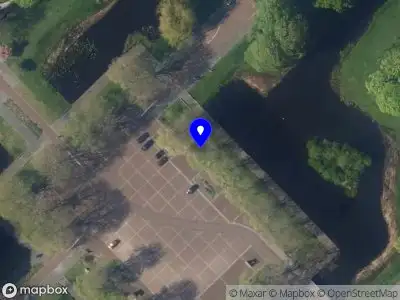 Ambulance met grote spoed naar de Burgemeester Caan van Necklaan in Leidschendam