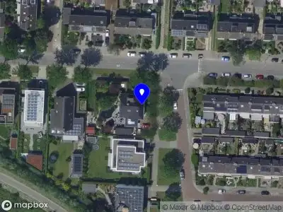 Ambulance met grote spoed naar de Peppellaan in Dordrecht