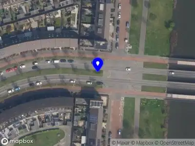 Ambulance met grote spoed naar de Laan van Magisch Realisme in Rotterdam