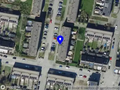 Ambulance met grote spoed naar de Middelharnisstraat in Rotterdam