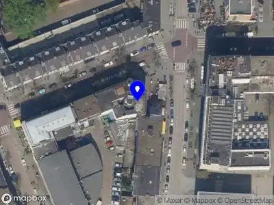 Ambulance met grote spoed naar de Schiedamse Vest in Rotterdam
