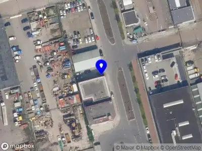 Ambulance met gepaste spoed naar de Hoofdweg in Rotterdam