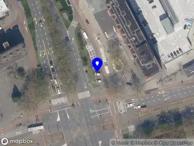 Ambulance met grote spoed naar de Bentinckplein in Rotterdam