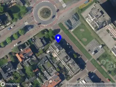 Ambulance met grote spoed naar de Cornelis Voorhoevelaan in Voorburg