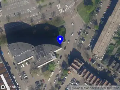Ambulance met grote spoed naar de Hofdijk in Rotterdam