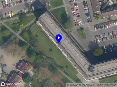 Ambulance met grote spoed naar de Albert Schweitzerplaats in Rotterdam
