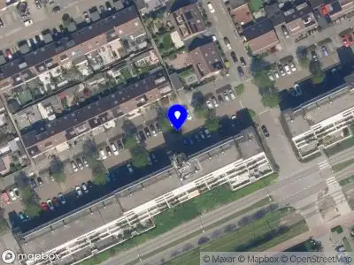 Ambulance met grote spoed naar de Eduard C F Hellendoornstraat in Schiedam
