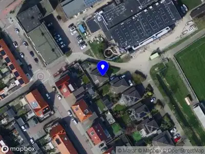 Ambulance met grote spoed naar de Bernhardstraat in Strijen