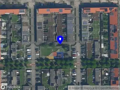 Ambulance met grote spoed naar de Schaarbeekstraat in Amsterdam