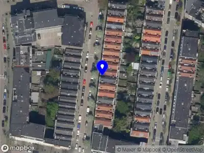 Ambulance met gepaste spoed naar de Van Oosterzeestraat in Rotterdam