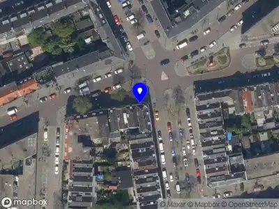 Ambulance met grote spoed naar de Katendrechtse Lagedijk in Rotterdam