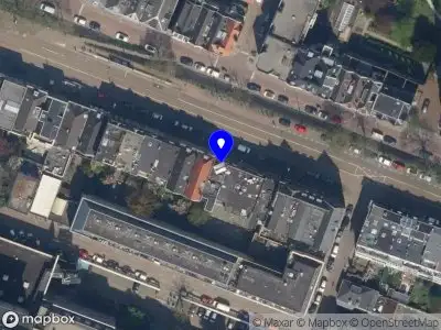 Ambulance met grote spoed naar de Oostzeedijk in Rotterdam
