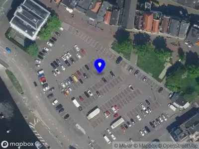 Ambulance met grote spoed naar de Burcht in Zaandam