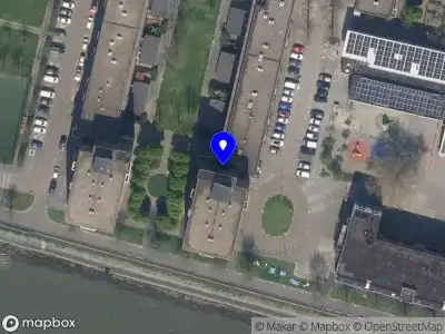 Ambulance met grote spoed naar de Baloeranstraat in Rotterdam