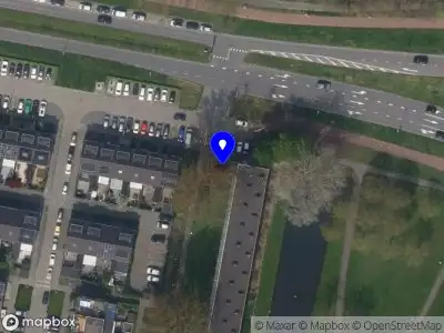 Ambulance met grote spoed naar de Oldegaarde in Rotterdam