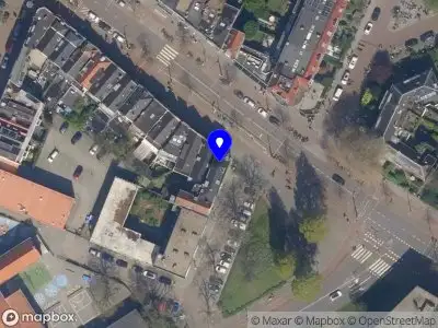 Ambulance met grote spoed naar de Oudedijk in Rotterdam