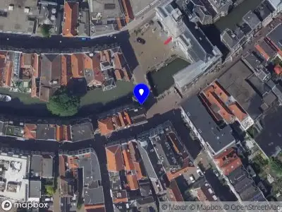 Ambulance met gepaste spoed naar de Voorstraat in Dordrecht