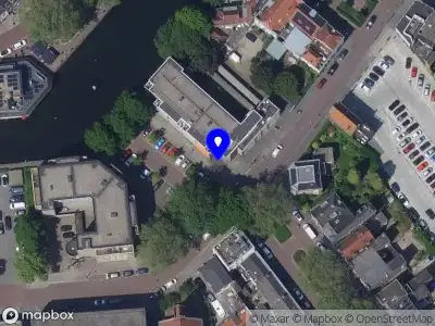 Ambulance met gepaste spoed naar de Cornelis de Wittstraat in Dordrecht
