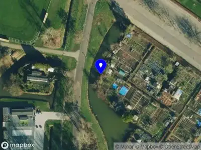 Brandweer met grote spoed naar de Bellinistraat in Zwolle vanwege waarnemen gaslucht