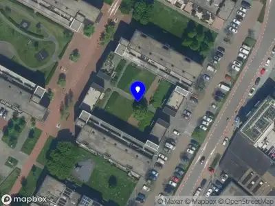 Ambulance met grote spoed naar de Máximahof in Beverwijk