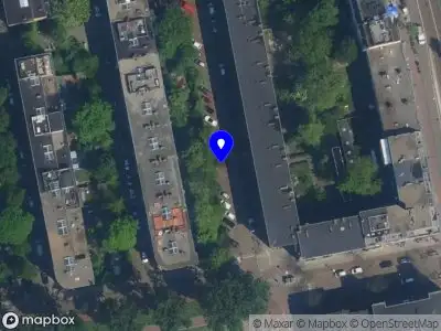 Ambulance met grote spoed naar de Joos Banckersplantsoen in Amsterdam