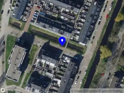 Ambulance met grote spoed naar de Rangeerlok in Hellevoetsluis