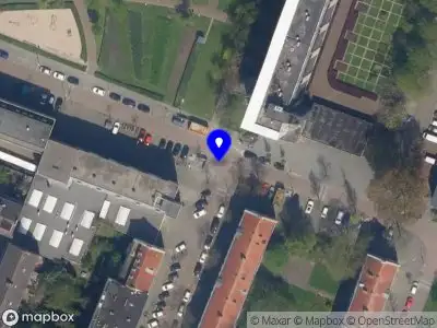 Ambulance met gepaste spoed naar de Robert Baeldestraat in Rotterdam
